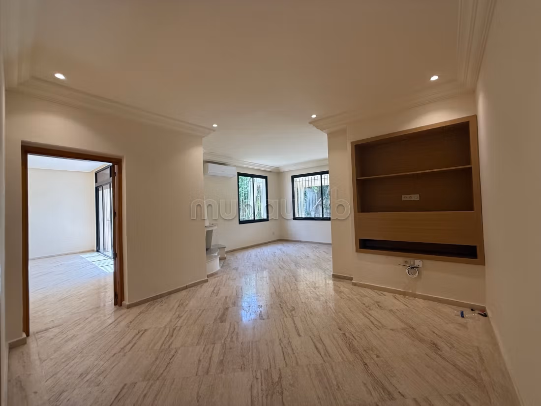 Bella villa ristrutturata in affitto a Hay Riad
