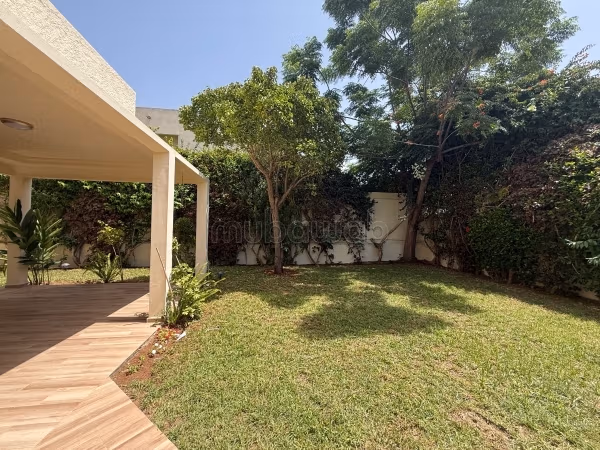 Jolie villa rénovée à louer à Hay Riad