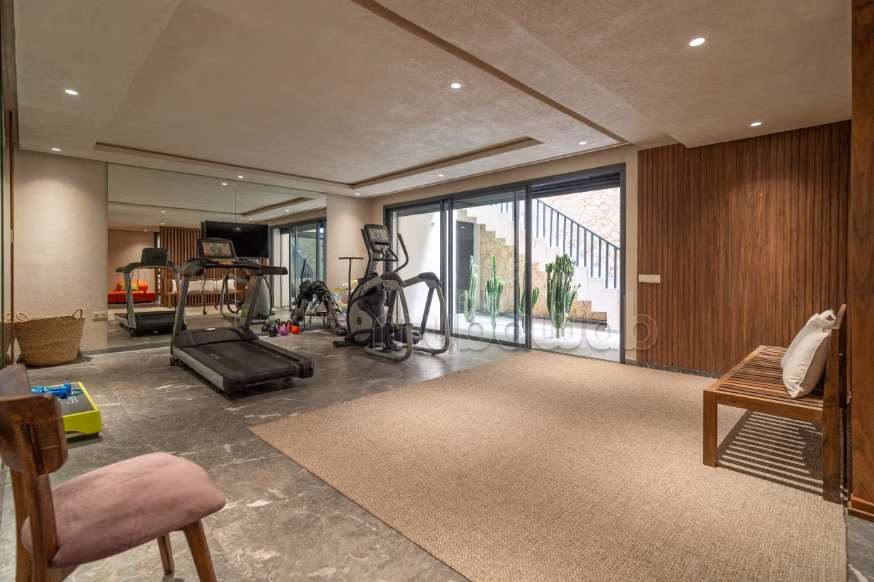 Prachtige villa te koop in Route de Tahanaout. 7 mooie kamers. Zolder