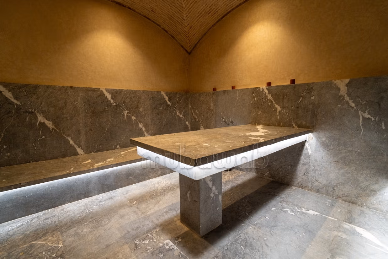 Prachtige villa te koop in Route de Tahanaout. 7 mooie kamers. Zolder