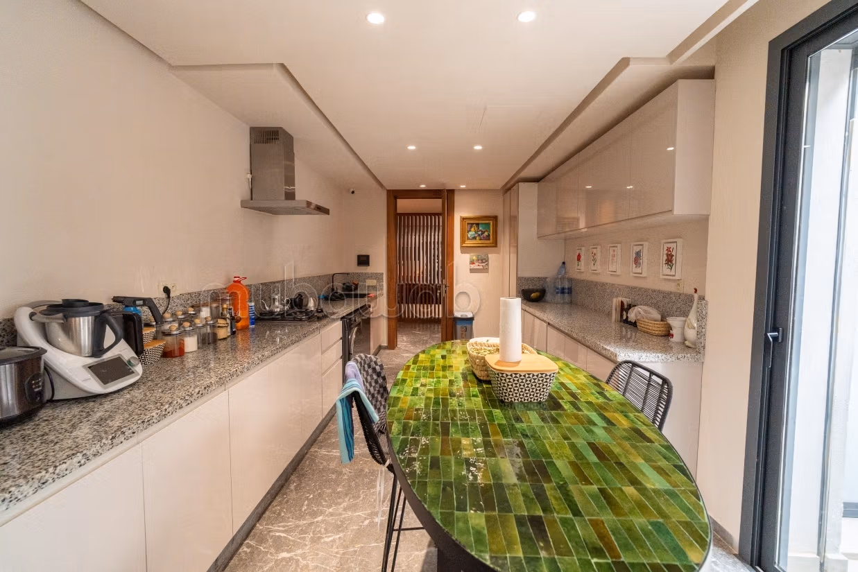 Prachtige villa te koop in Route de Tahanaout. 7 mooie kamers. Zolder
