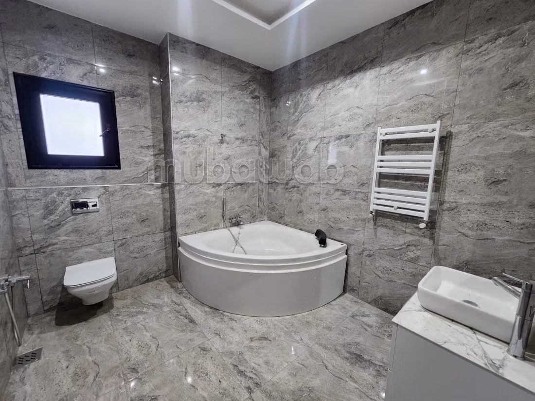 A vendre villa s6 a la soukra