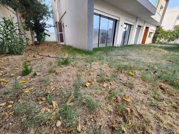 A vendre villa s6 a la soukra