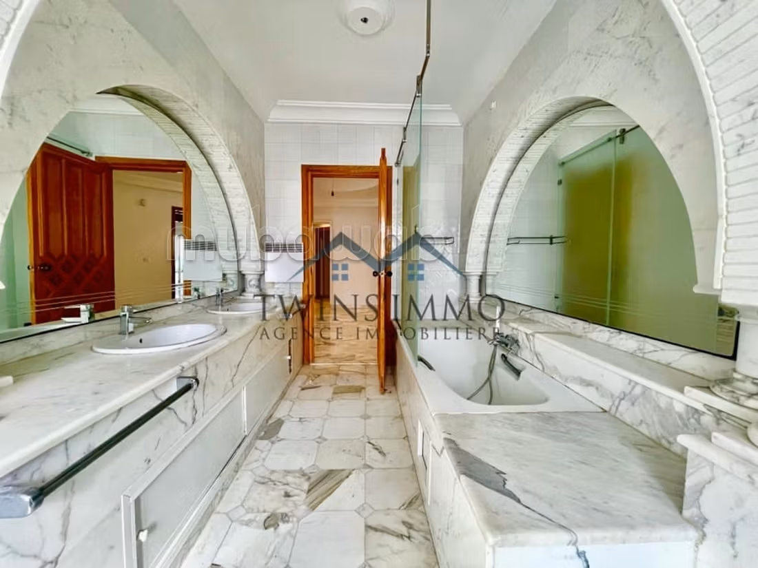 For Rent – Prestige Villa at La Marsa Beach