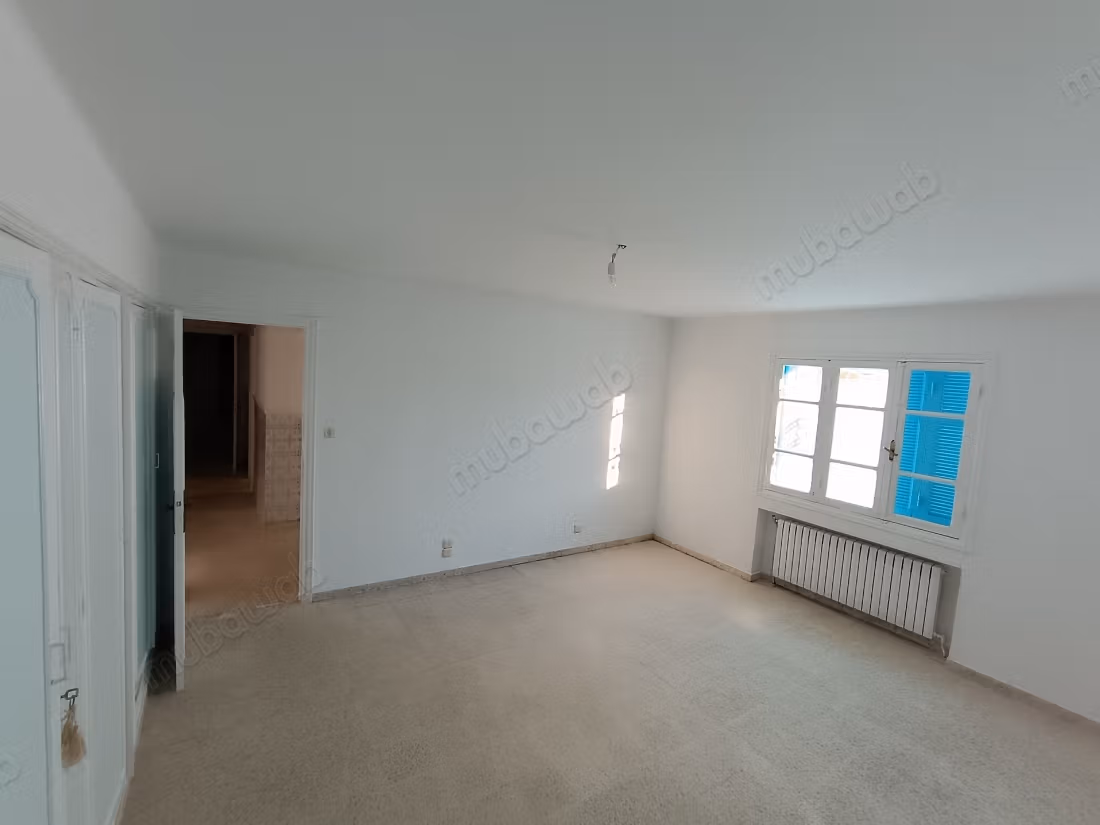 Rez de jardin de villa indépendant de 520 m²