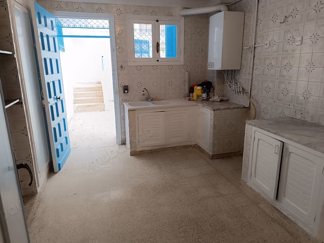 Rez de jardin de villa indépendant de 520 m²