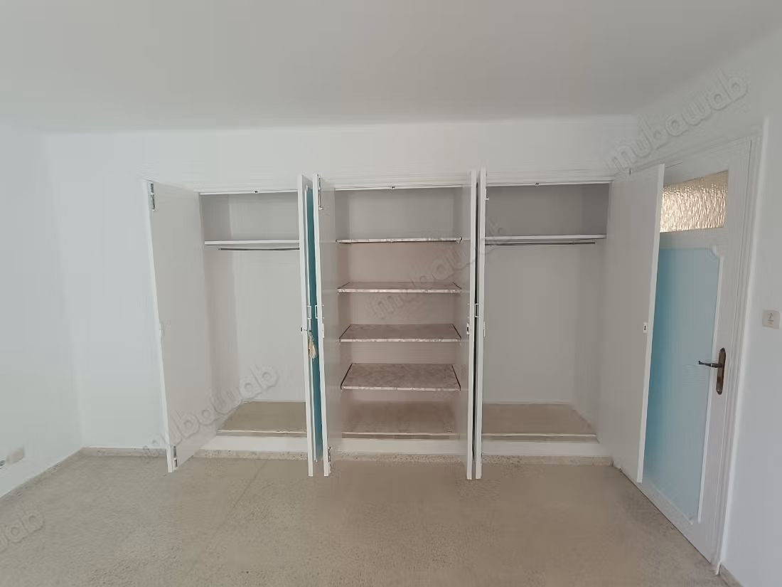 Rez de jardin de villa indépendant de 520 m²