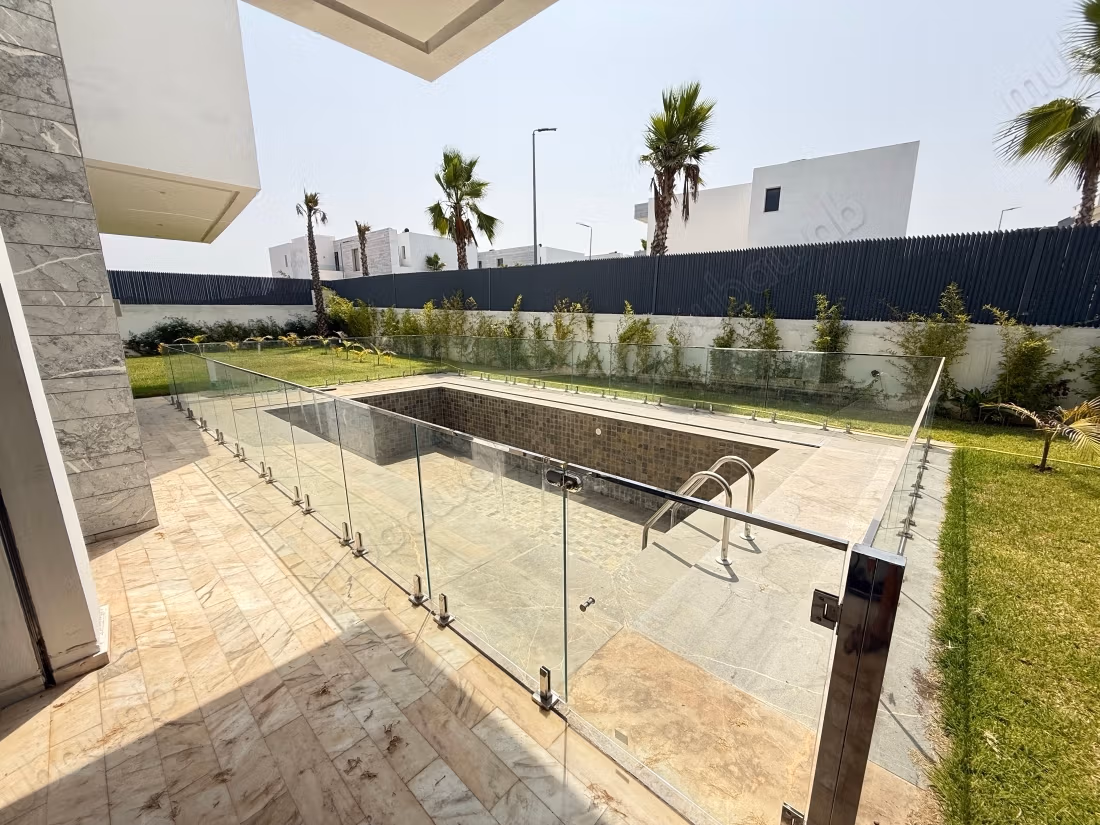 Vente d’une superbe villa neuf sur el menzeh 
route de zaer