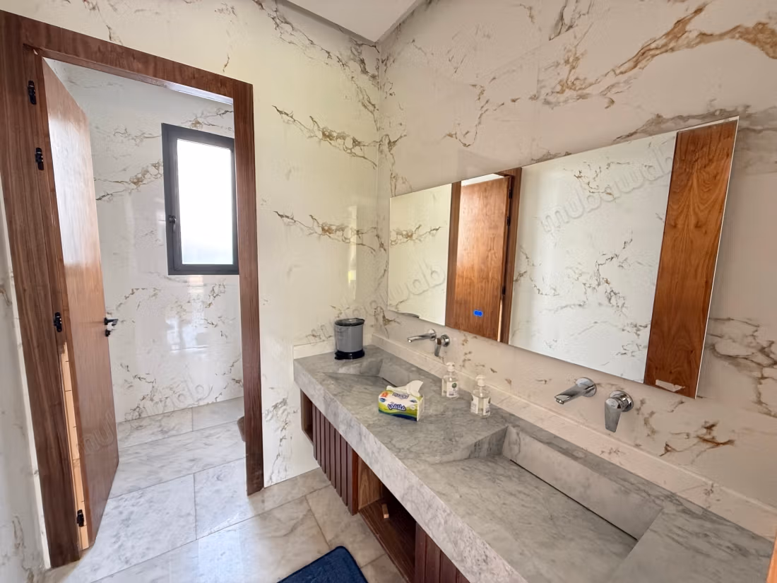 Vente d’une superbe villa neuf sur el menzeh 
route de zaer