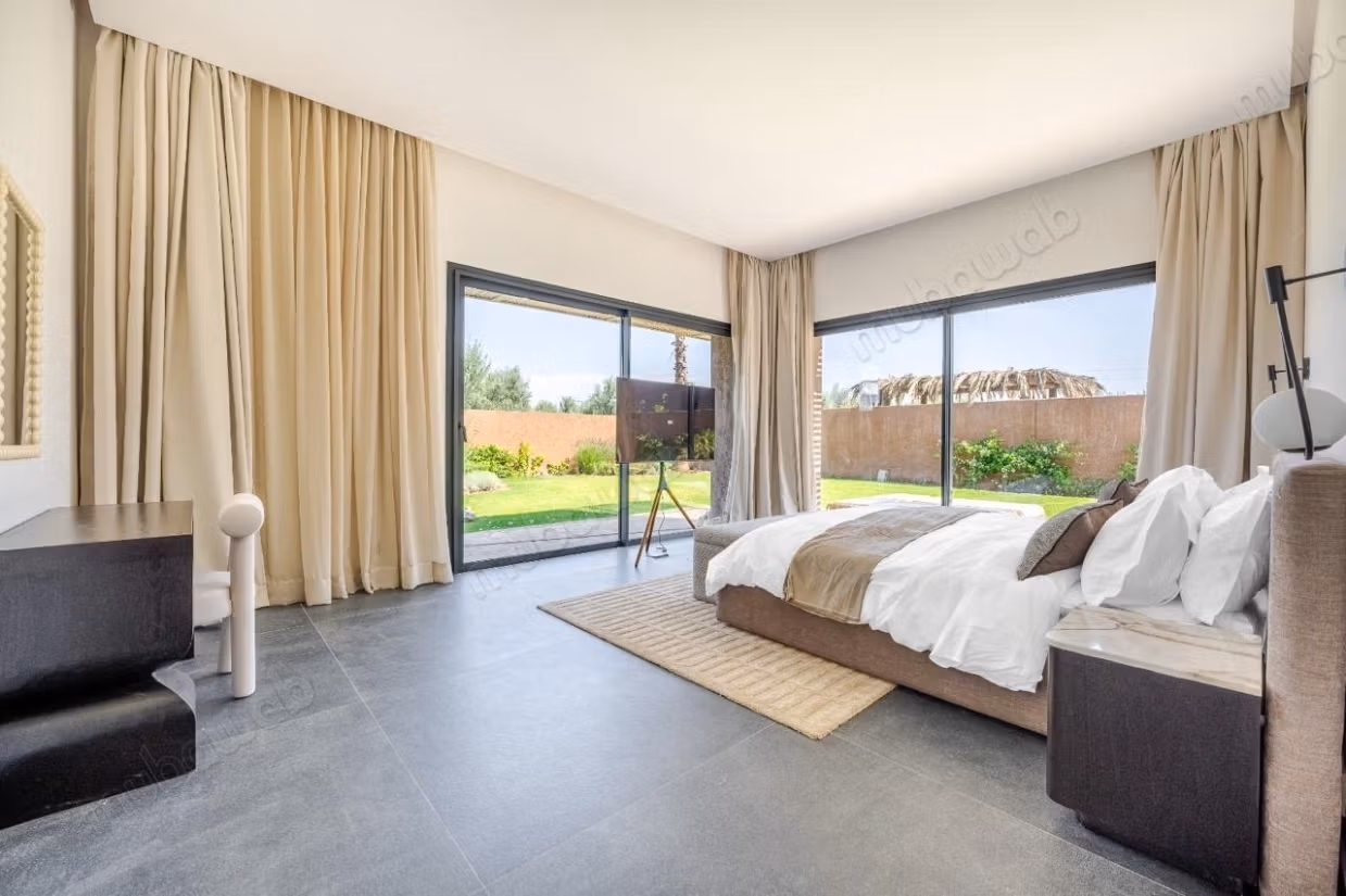 Luxe villa te koop in Route de l'Ourika. 6 grote woonruimtes. Gebruikbare open haard, Groot zwembad