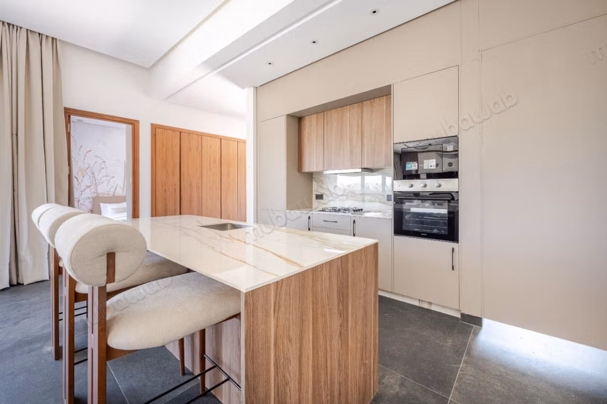Luxe villa te koop in Route de l'Ourika. 6 grote woonruimtes. Gebruikbare open haard, Groot zwembad