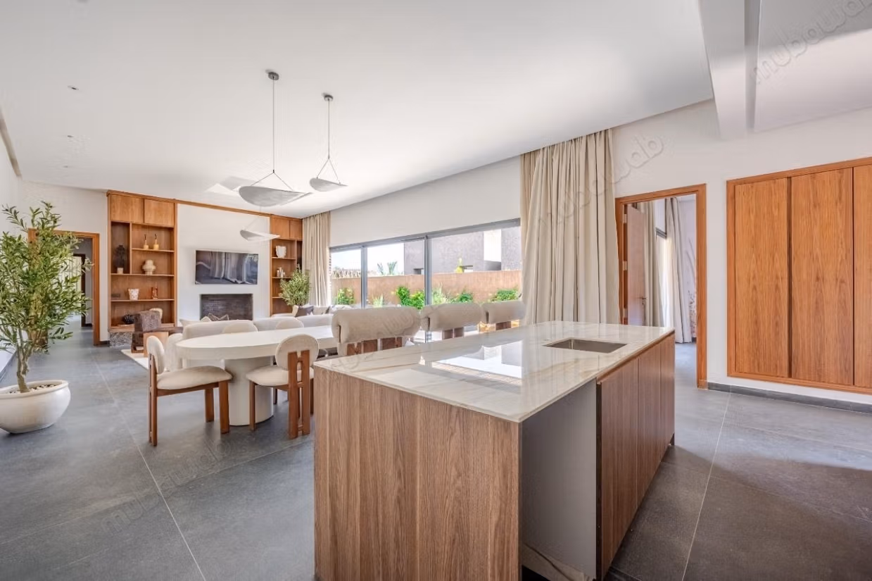 Luxe villa te koop in Route de l'Ourika. 6 grote woonruimtes. Gebruikbare open haard, Groot zwembad