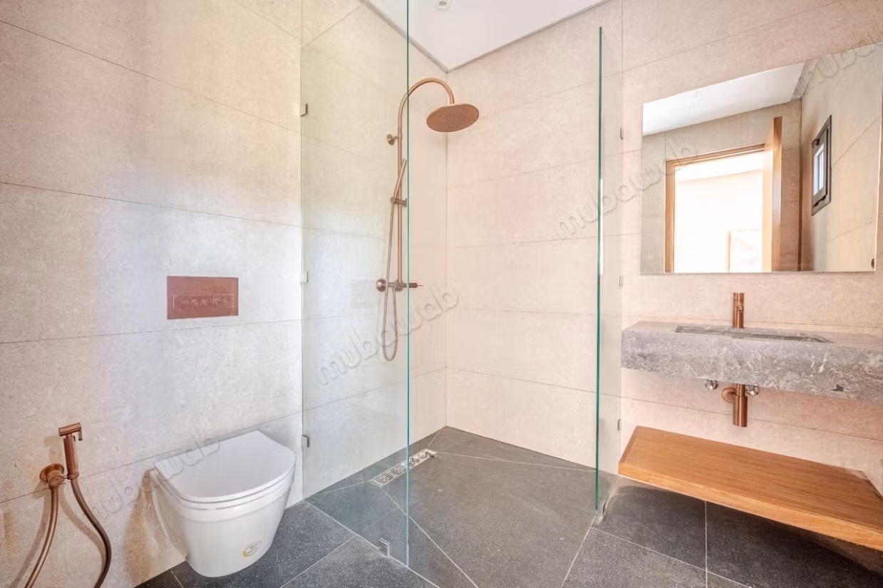 Luxe villa te koop in Route de l'Ourika. 6 grote woonruimtes. Gebruikbare open haard, Groot zwembad