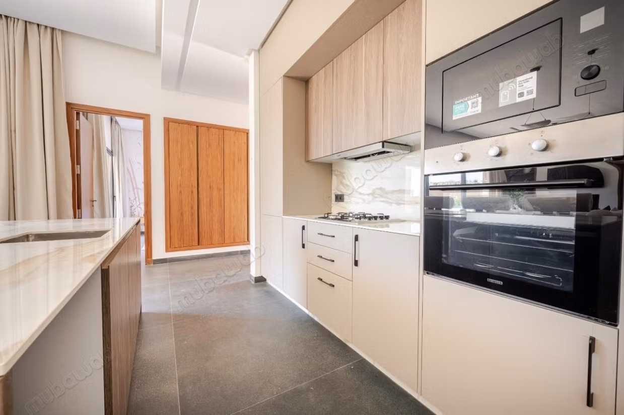 Luxe villa te koop in Route de l'Ourika. 6 grote woonruimtes. Gebruikbare open haard, Groot zwembad