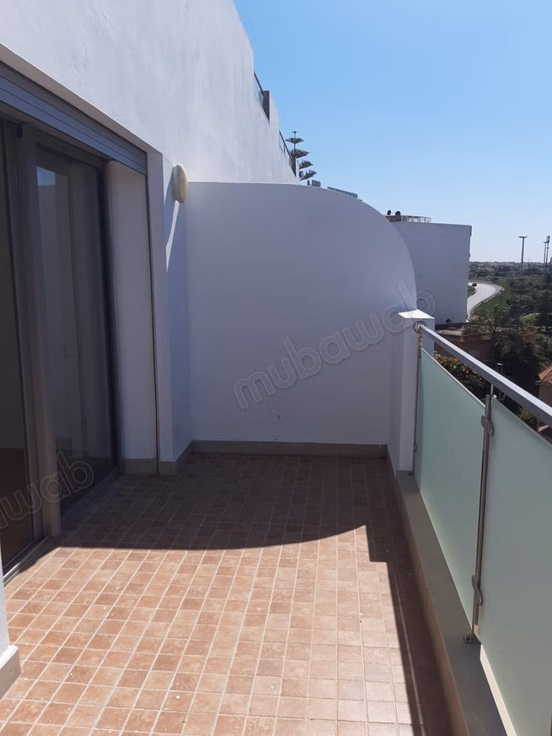 Very nice apartment for rent in Ferme Breton Hay Arraha. 1 beautiful bedroom. With elevator and terrace