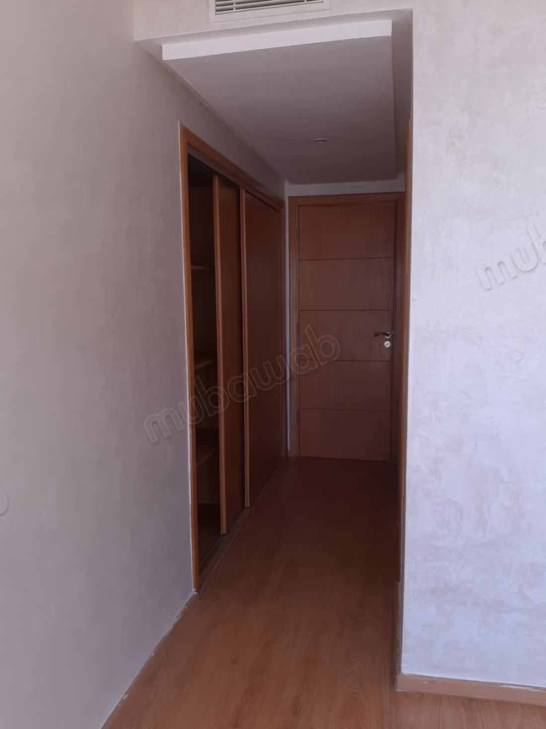 Very nice apartment for rent in Ferme Breton Hay Arraha. 1 beautiful bedroom. With elevator and terrace