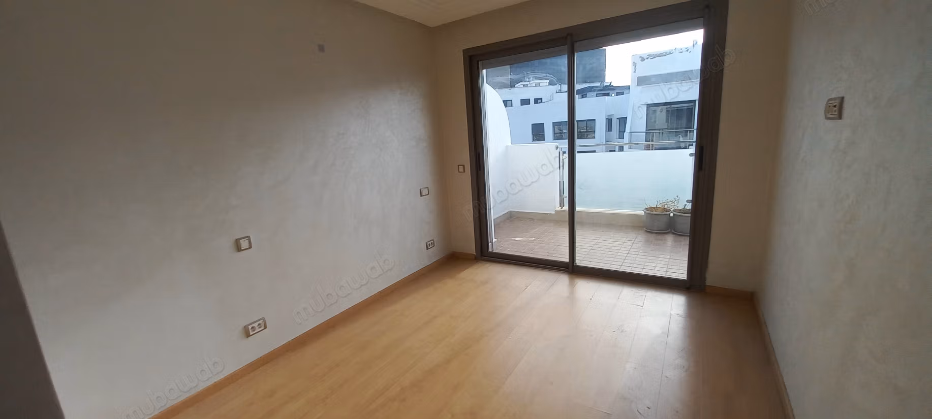 Very nice apartment for rent in Ferme Breton Hay Arraha. 1 beautiful bedroom. With elevator and terrace