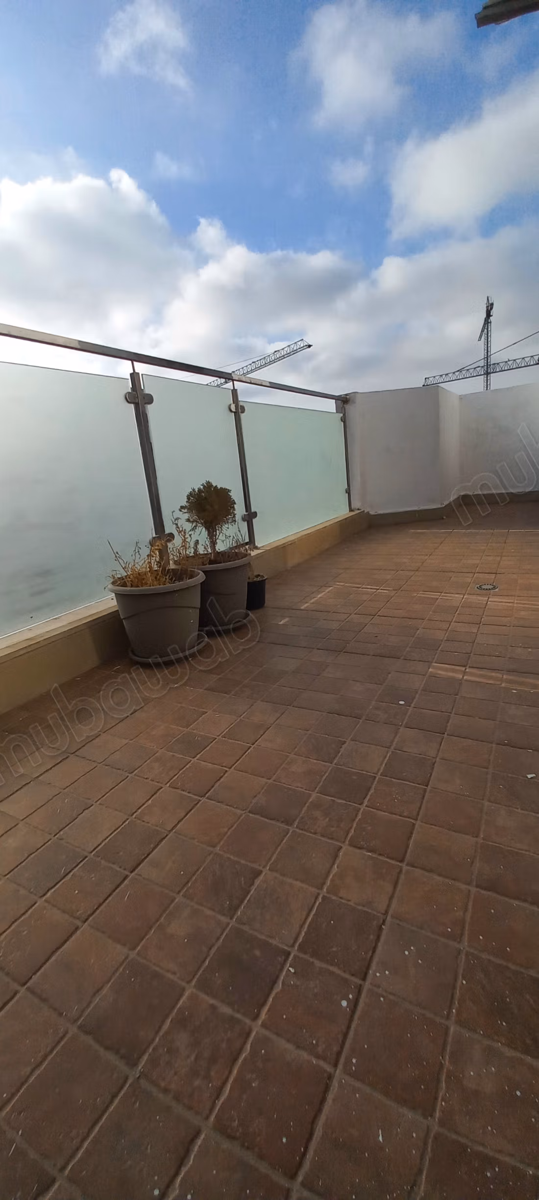 Very nice apartment for rent in Ferme Breton Hay Arraha. 1 beautiful bedroom. With elevator and terrace
