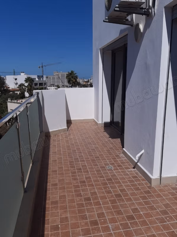 Très bel appartement en location à Ferme Bretonne Hay Arraha. 
1 belle chambre. 
Avec ascenseur et terrasse