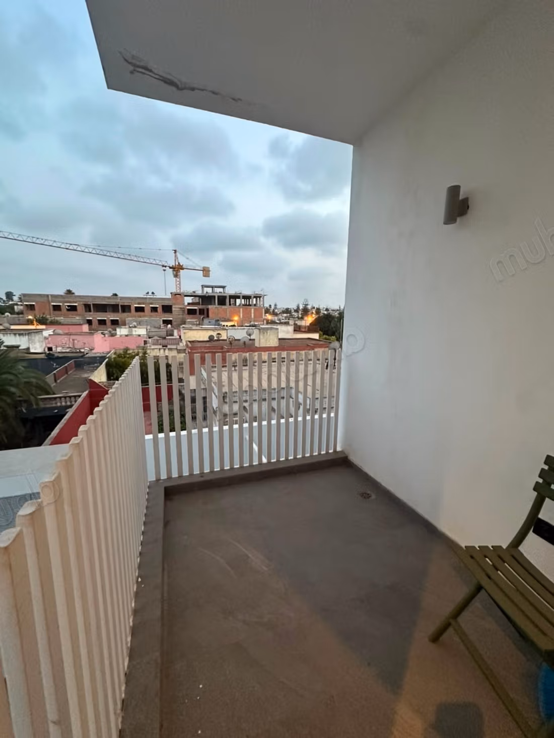 Groot nieuw gemeubileerd studio van 47 m² met privéparking. Hermitage, Casablanca