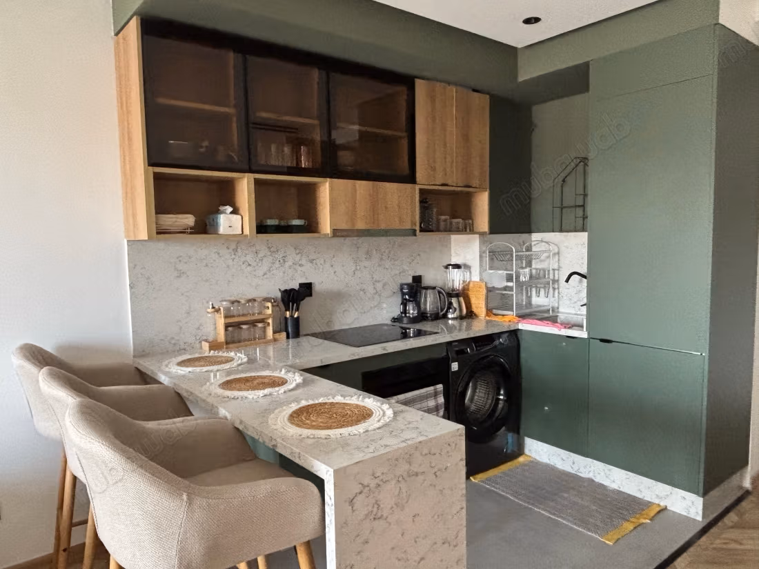 Groot nieuw gemeubileerd studio van 47 m² met privéparking. Hermitage, Casablanca