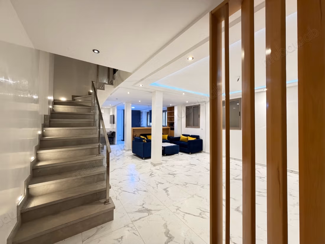 Duplex en vente à proche de l’aéroport de Marrakech. Superficie 134 m². Porte blindée et résidence sécurisée