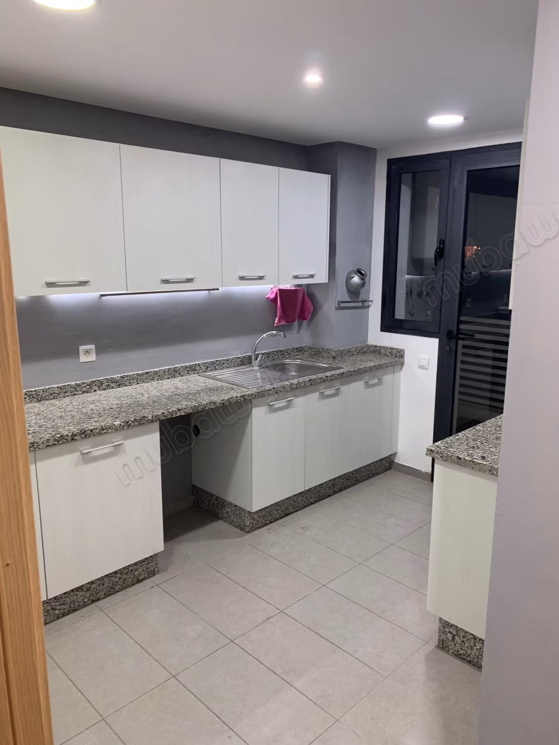 Empty apartment for rent in Darbouazza