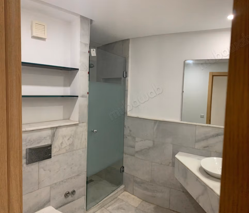 Empty apartment for rent in Darbouazza