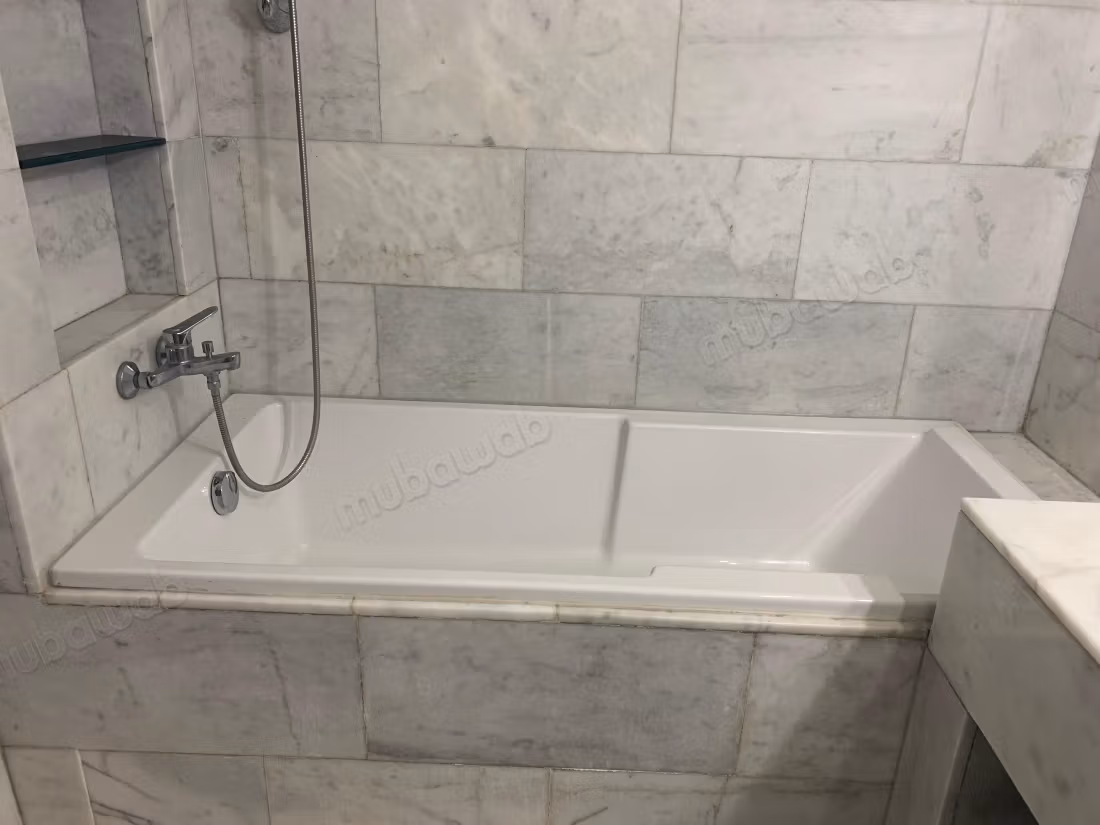 Empty apartment for rent in Darbouazza