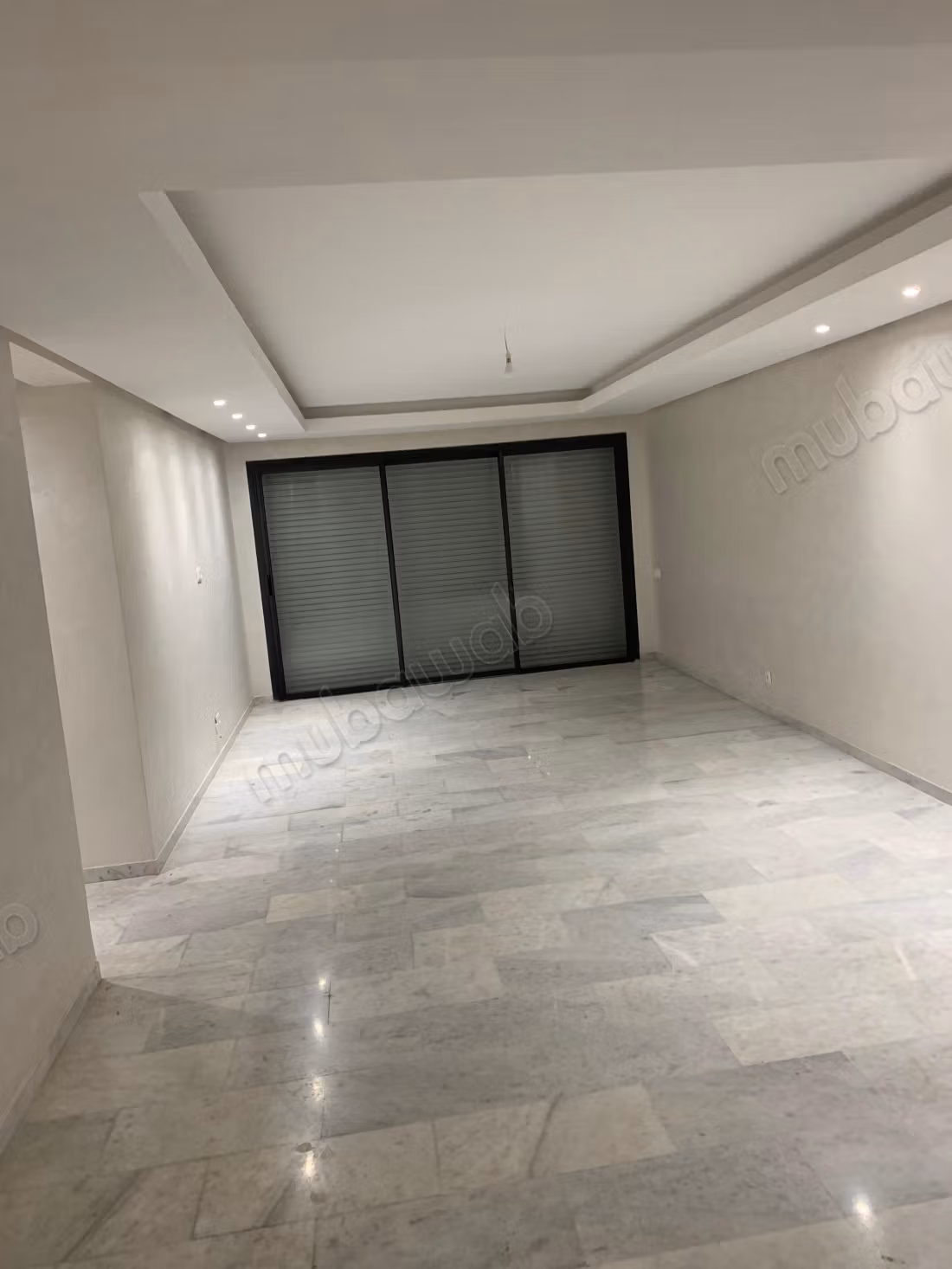Empty apartment for rent in Darbouazza