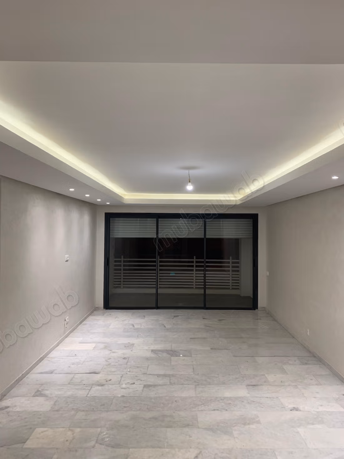 Empty apartment for rent in Darbouazza