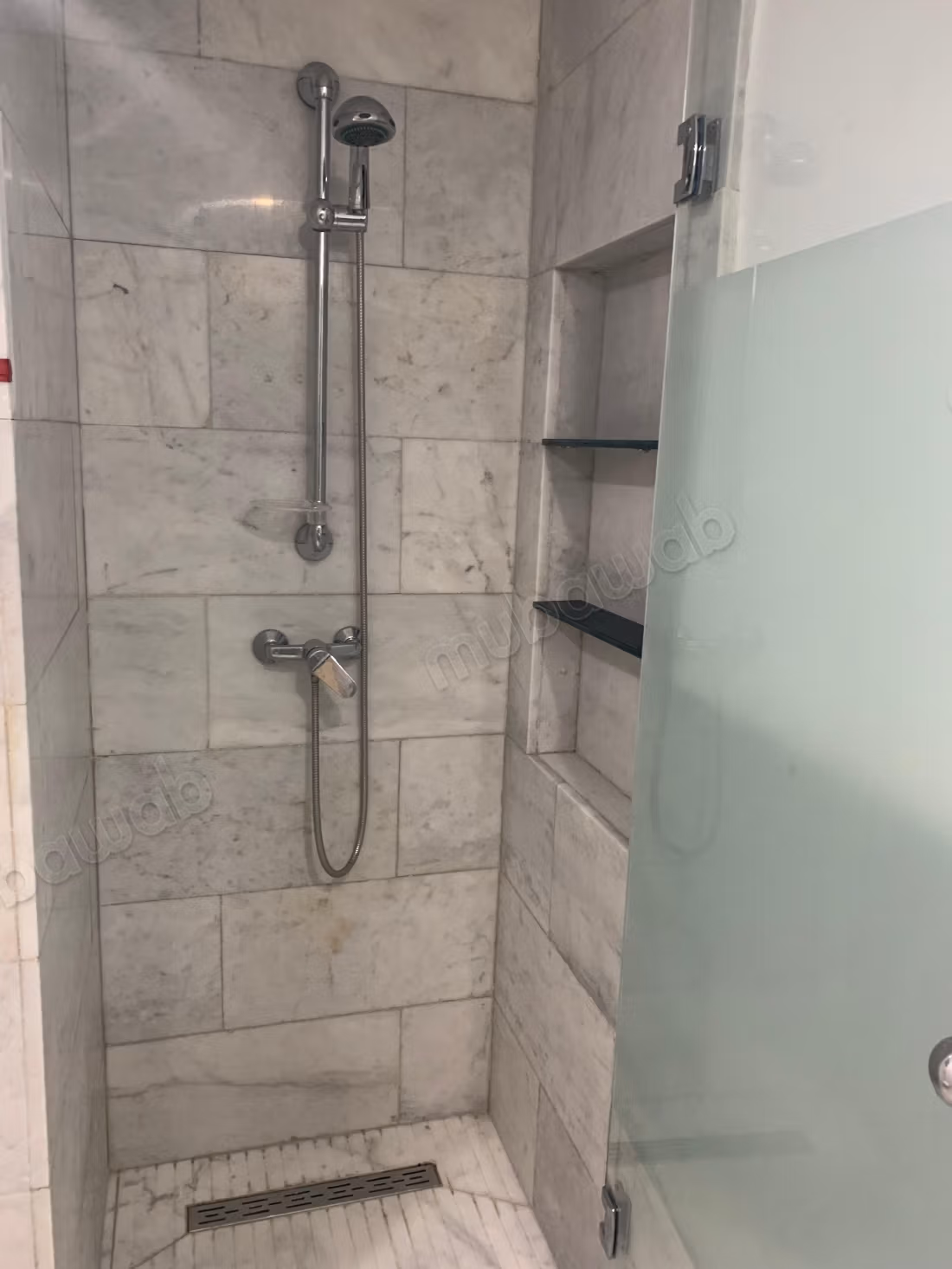 Empty apartment for rent in Darbouazza