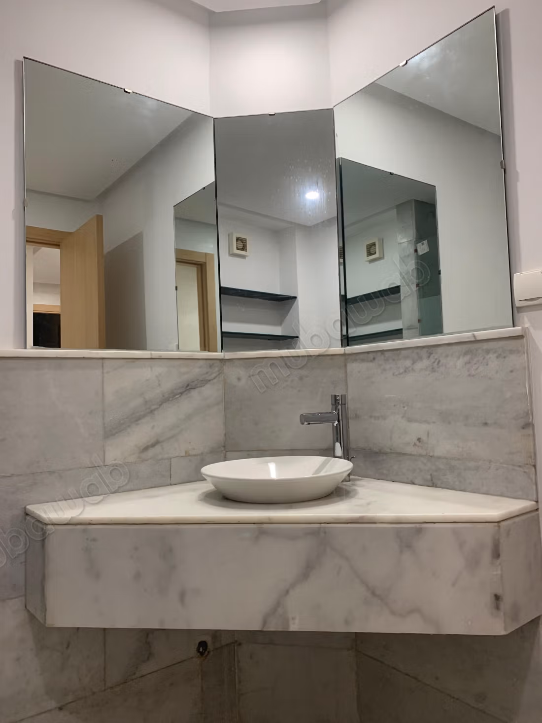 Empty apartment for rent in Darbouazza
