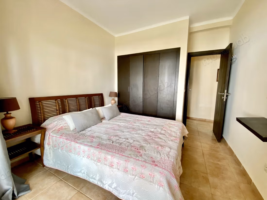 Vente d'un bel appartement à Fnideq. 
2 chambres. 
Bien meublé