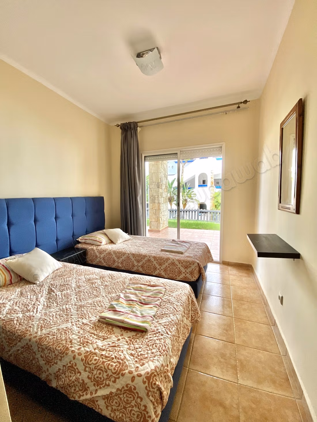 Vente d'un bel appartement à Fnideq. 
2 chambres. 
Bien meublé