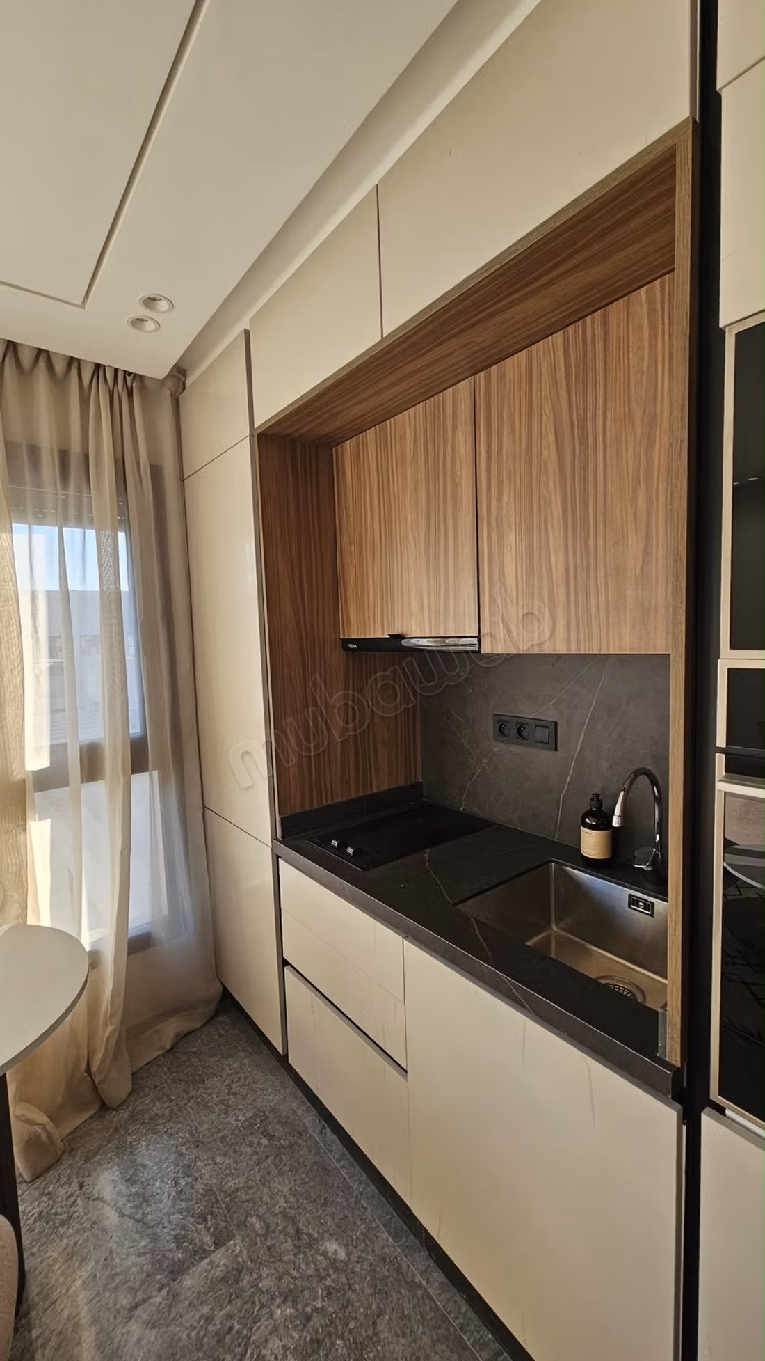 Appartamento molto bello in affitto a Mers Sultan. Superficie 42 m². Ben arredato