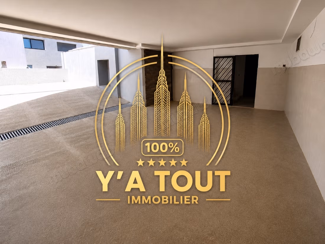 Villa semi terminada de prestigio en venta en El Menzeh