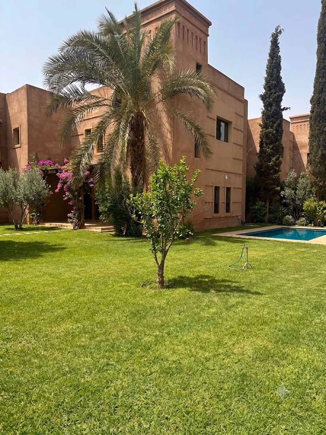 Dans magnifique résidence gardée avec piscine, superbe villa de style Riad, beaucoup de charme