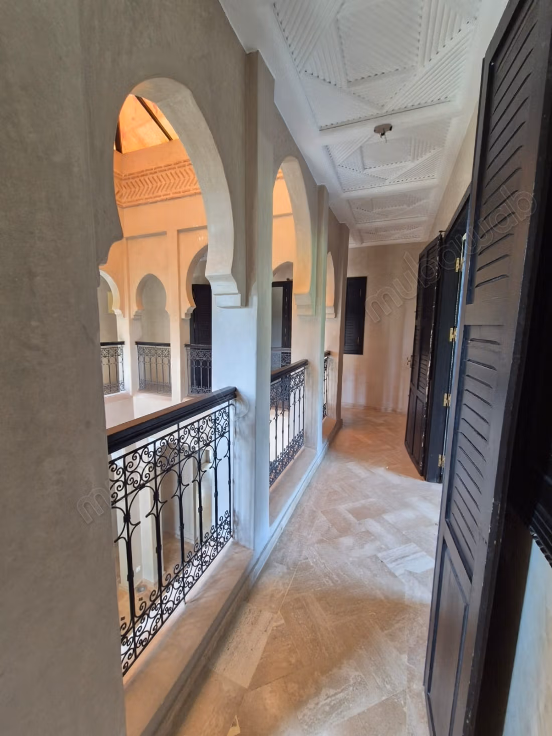 Dans magnifique résidence gardée avec piscine, superbe villa de style Riad, beaucoup de charme