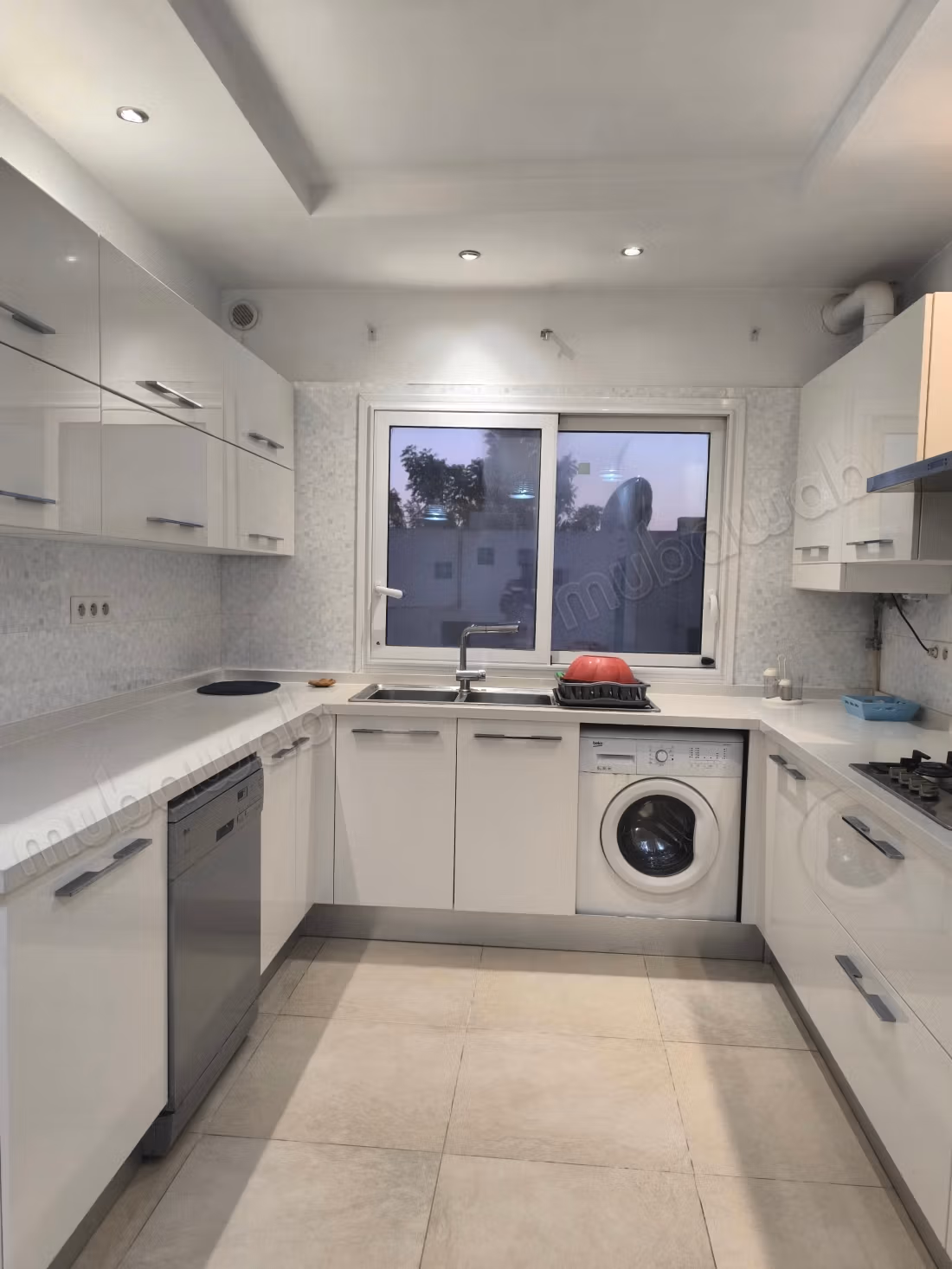 Très bel appartement en location à Gammarth Supérieur. Surface totale 150 m². Bien meublé