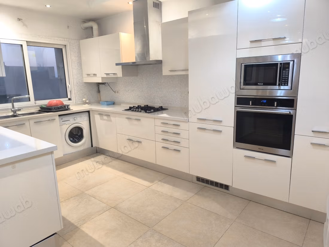 Très bel appartement en location à Gammarth Supérieur. Surface totale 150 m². Bien meublé