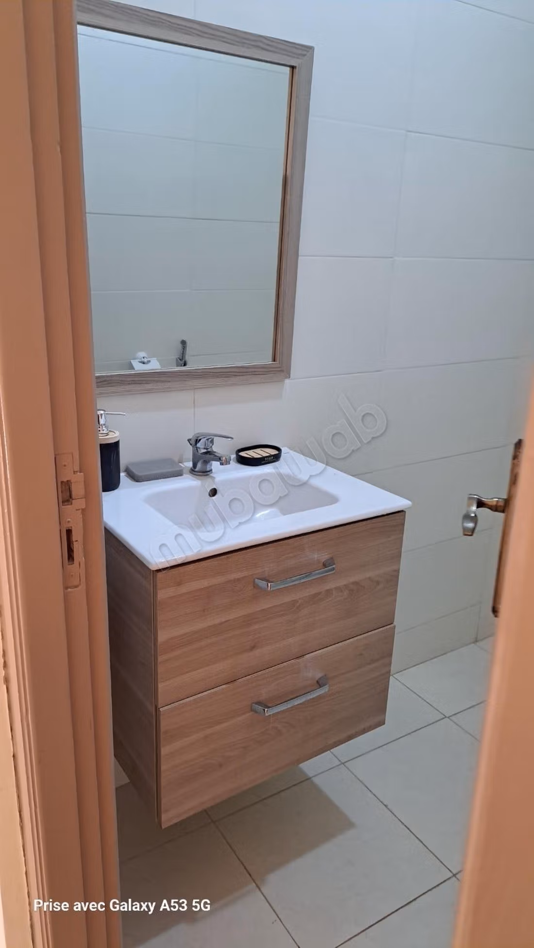 Gedeeltelijk gemeubileerd appartement nabij het busstation