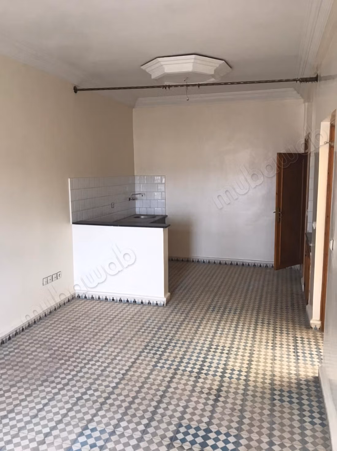 Edificio independiente con 3 apartamentos