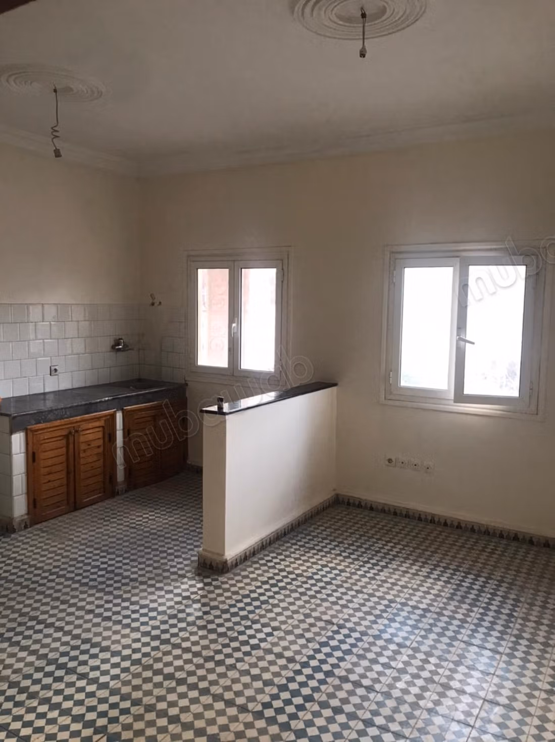 Edificio independiente con 3 apartamentos