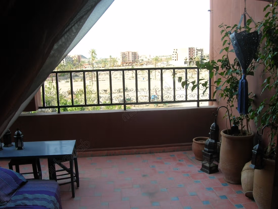 Edificio independiente con 3 apartamentos
