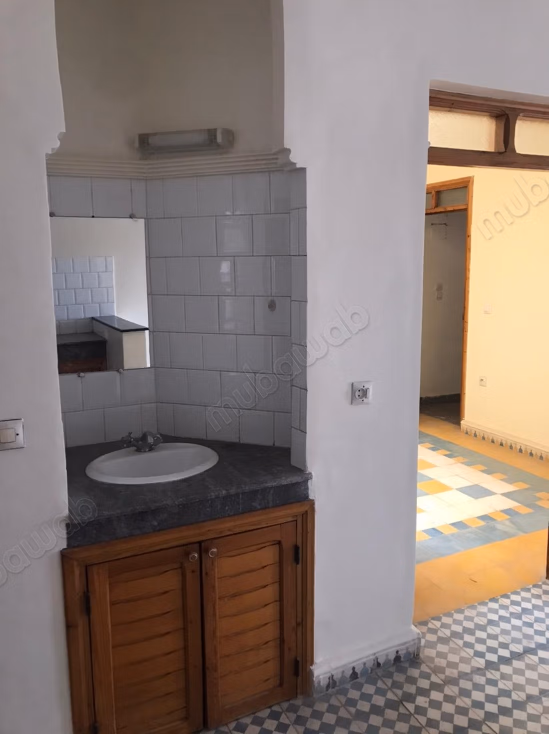 Edificio independiente con 3 apartamentos