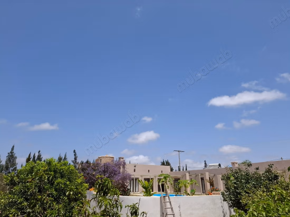 Magnificent Villa in Local Stone at 14km