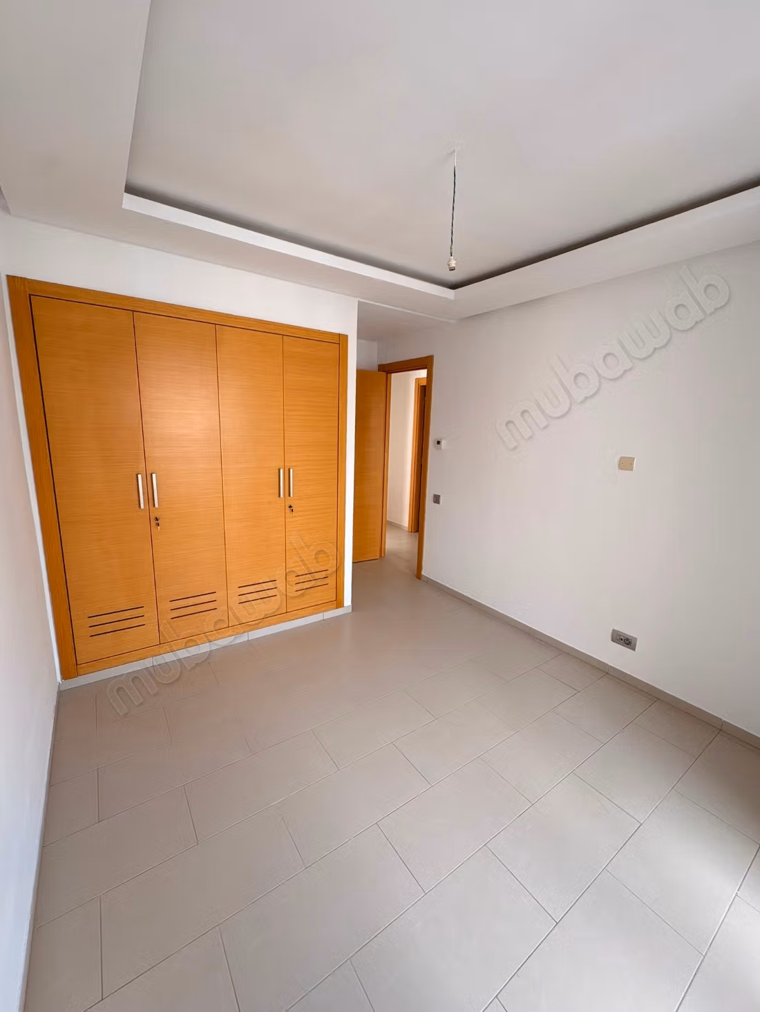 Appartenant à louer 3 chambres 2 salles de bain 1 slon avec terrasse Asancesre avec parking e7 Étage Quartier CEC Casablanca — 2
