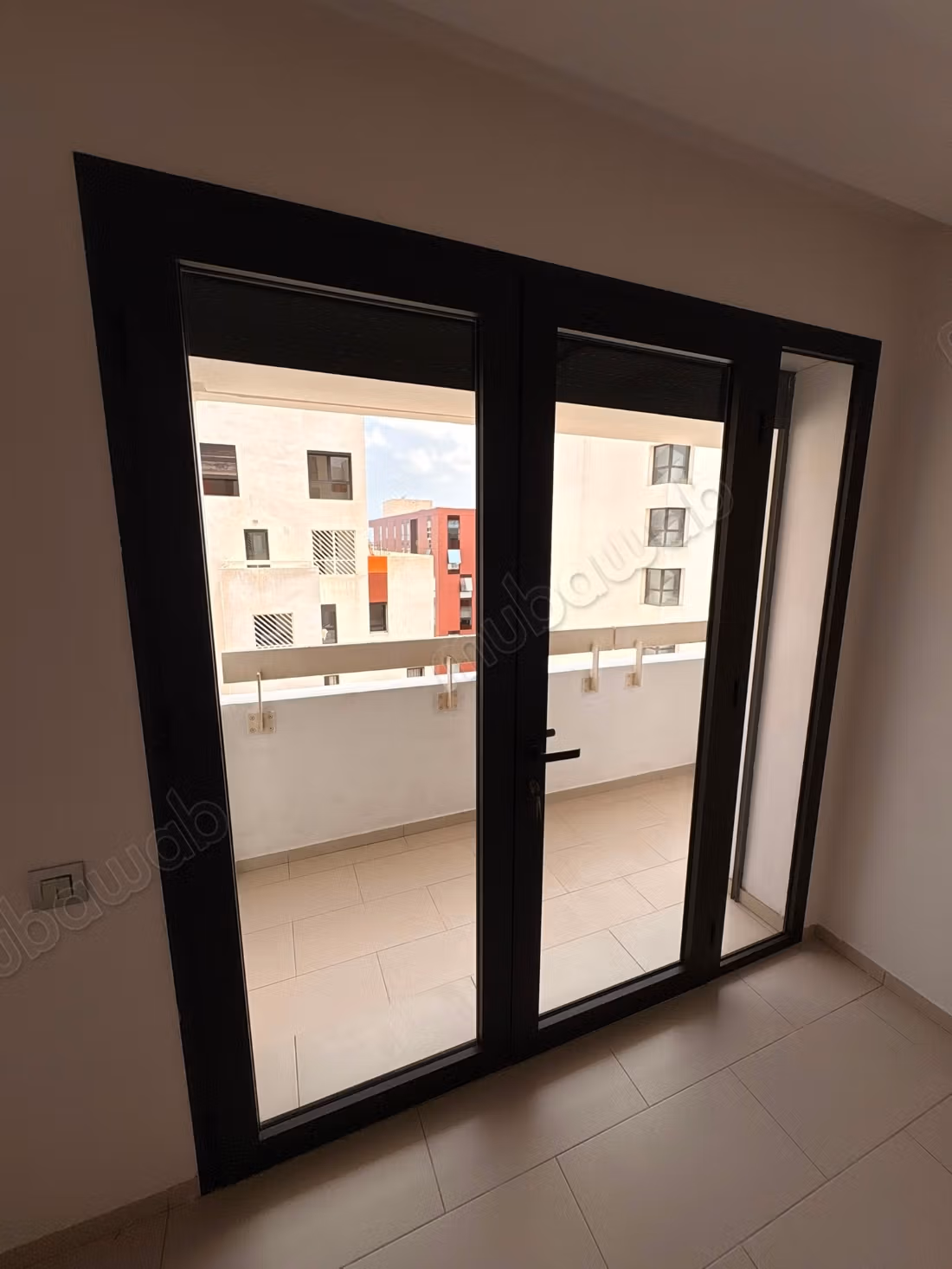 Appartenant à louer 3 chambres 2 salles de bain 1 slon avec terrasse Asancesre avec parking e7 Étage Quartier CEC Casablanca — 5