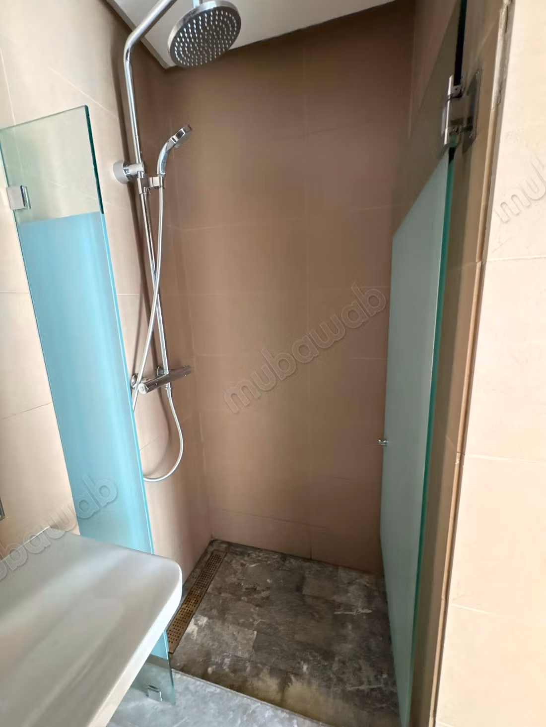 Appartenant à louer 3 chambres 2 salles de bain 1 slon avec terrasse Asancesre avec parking e7 Étage Quartier CEC Casablanca — 6